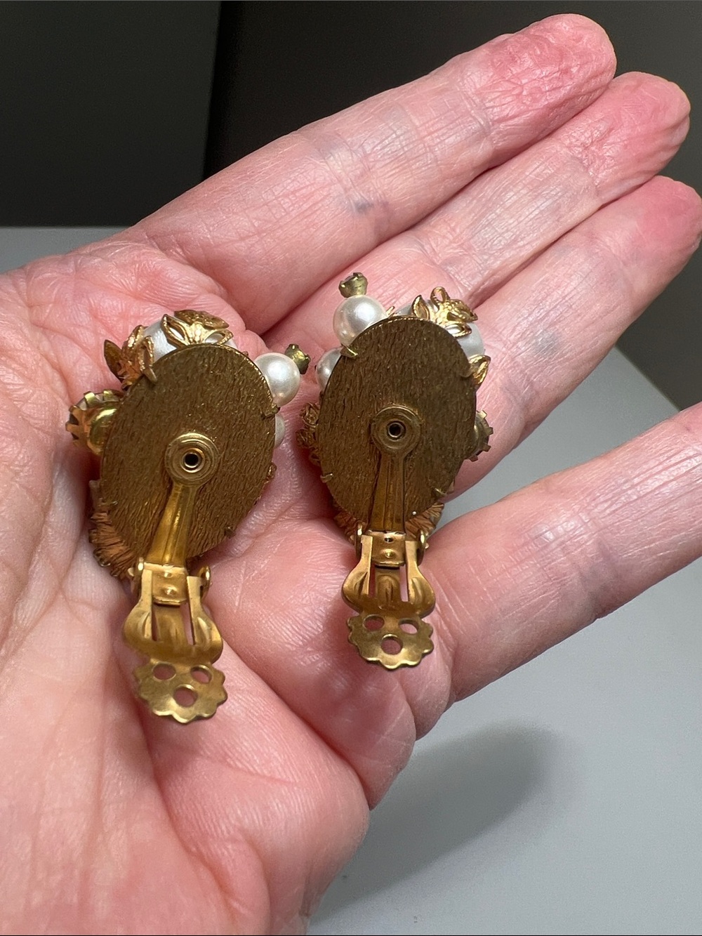 Elaborate Gold-Tone Pearl & Crystal Clip-On Earrings. Estate Vintage - Picture 2 of 14